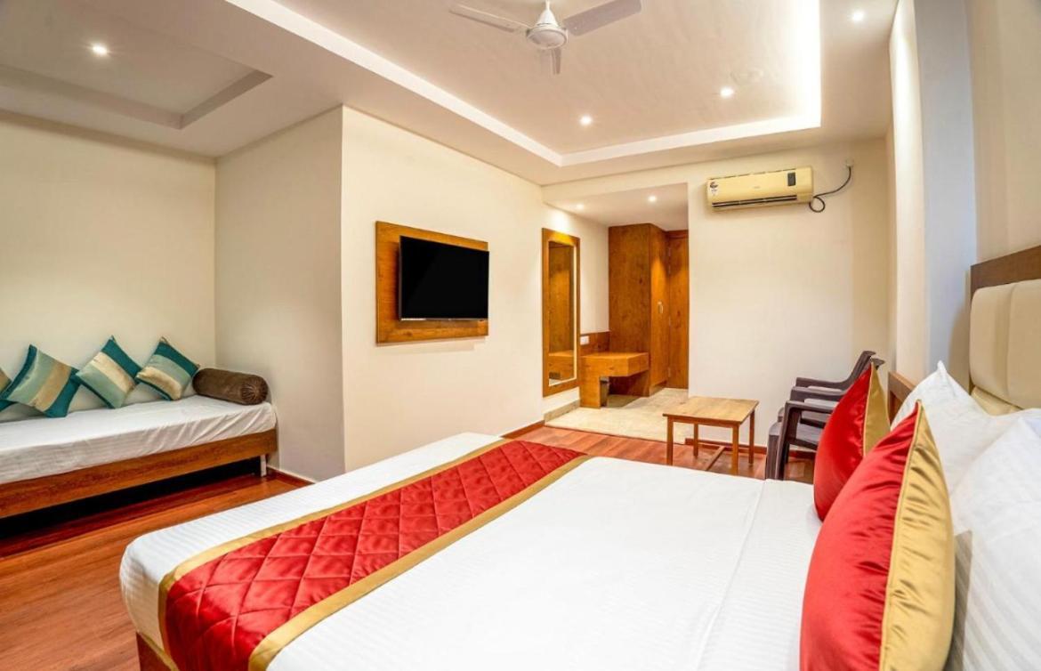 Olive Tree International By Krishiv - Best Location Vrindavan- In-house Parking * Vrindavan